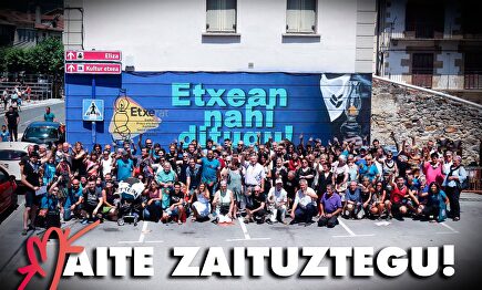 Brindis por los presos de ETA en Echarri Aranaz este sábado |  Twitter: Altasuko Gaztetxea