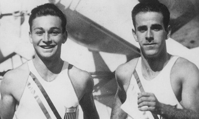 Marty Glickman (izqda) y Sam Stoller, entrenando en el barco camino a Berlín. |   Wikipedia