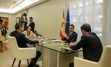 Antonio Garamendi, Magdalena Valerio, Pedro Sánchez y Gerardo Cuerva |  Ricardo Rubio (Europa Press)