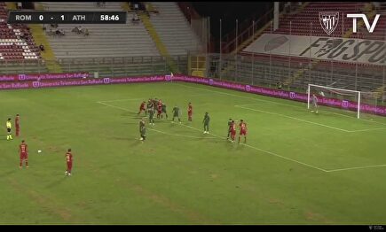 La falta lejana de Kolarov que transformó el balón en un misil imparable