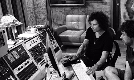 Bunbury, en su estudio, trabajando en su nuevo disco |  Jose Girl
