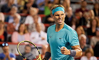 Rafa Nadal celebra el pase de ronda tras ganar a Fognini. |  EFE