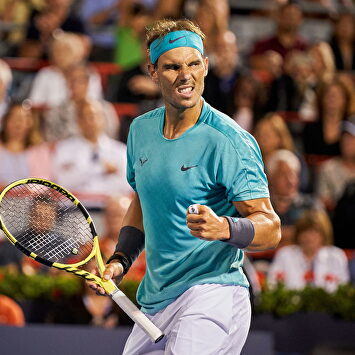 Rafa Nadal celebra el pase de ronda tras ganar a Fognini. |  EFE
