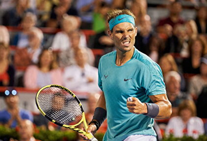 Rafa Nadal celebra el pase de ronda tras ganar a Fognini. |  EFE