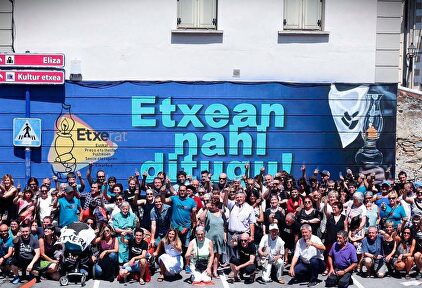 Brindis por los presos de ETA en Echarri Aranaz. |  Twitter: @andermgt