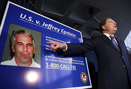 El fiscal del distrito sur de Nueva York durante la rueda de prensa tras el arresto de Jeffrey Epstein. |  EFE