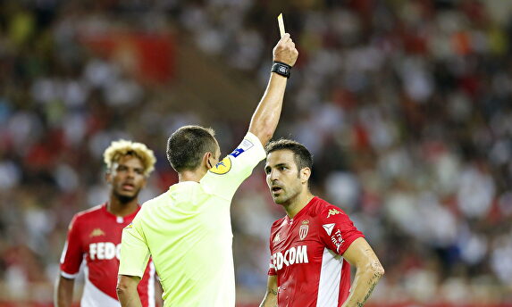¿Debió ser expulsado Cesc Fabregas? Indignación total en el Mónaco