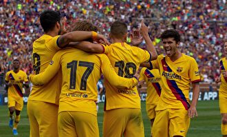 Los jugadores del Barcelona celebran uno de los goles. |  EFE