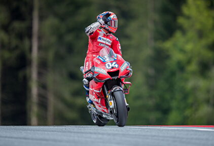 Dovizioso gana a Márquez en la última curva de Spielberg. |  EFE