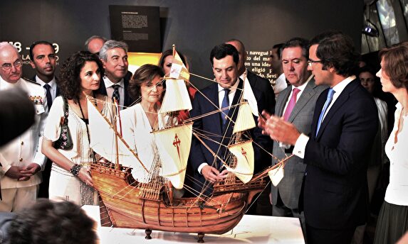 Calvo, Moreno y otras autoridades en la inauguración de la exposición dedicada al hito |  EFE