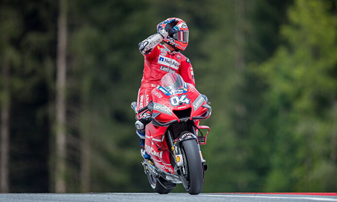 Dovizioso gana a Márquez en la última curva de Spielberg. |  EFE