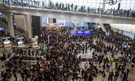 El aeropuerto de Hong Kong, este lunes |  EFE
