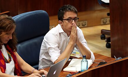 El líder de Más Madrid, Íñigo Errejón, durante el pleno de investidura en la Asamblea de Madrid. |  EFE