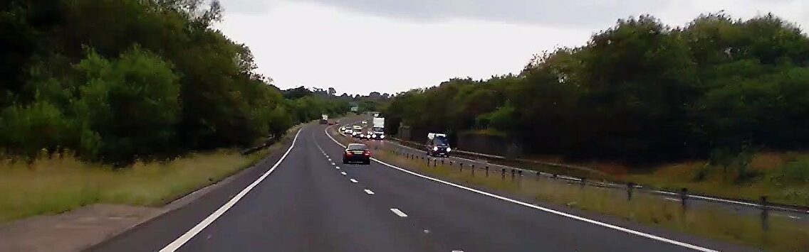 ¡Vaya susto se llevó este conductor en una autopista alemana!
