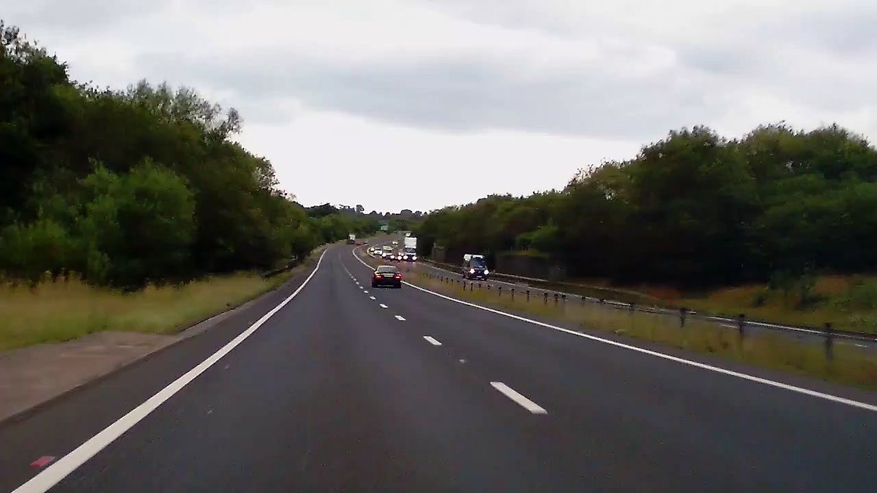 ¡Vaya susto se llevó este conductor en una autopista alemana!