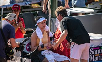 Paula Badosa y Xavi Budó en plena charla durante un partido. |  Cordon Press
