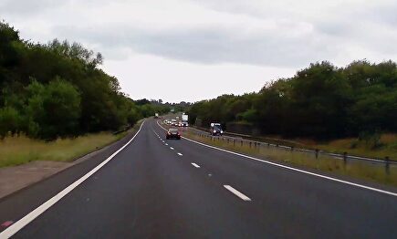 ¡Vaya susto se llevó este conductor en una autopista alemana!