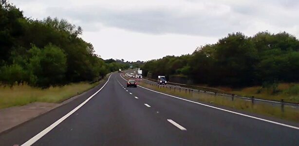 ¡Vaya susto se llevó este conductor en una autopista alemana!