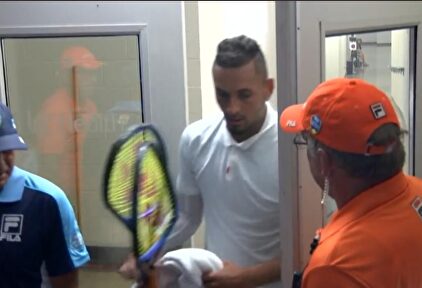 Kyrgios, tras romper dos raquetas. |  Imagen TV