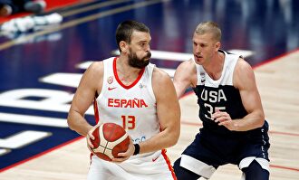 Marc Gasol, ante Mason Plumlee durante el último Estados Unidos-España |  Europa Press