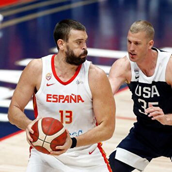 Marc Gasol, ante Mason Plumlee durante el último Estados Unidos-España |  Europa Press