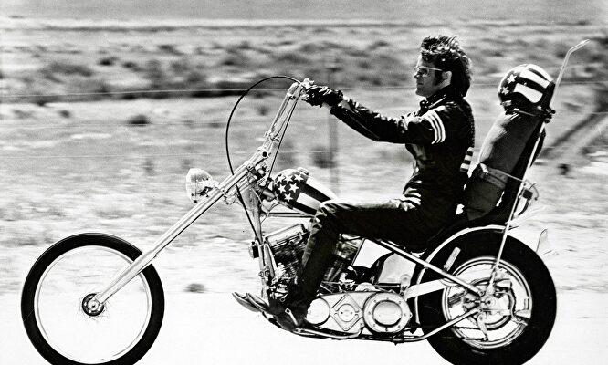 Peter Fonda, en un fotograma de la mítica 'Easy rider'. |  Cordon Press