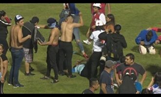 Avalancha en un estadio de Honduras