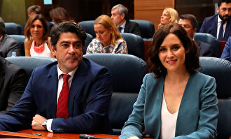 David Pérez e Isabel Díaz Ayuso en la Asamblea de Madrid. |  EFE