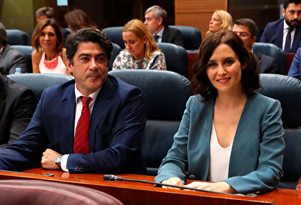 David Pérez e Isabel Díaz Ayuso en la Asamblea de Madrid. |  EFE