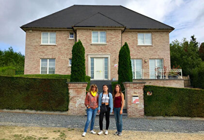 La decepcionada independentista y su familai. |  Twitter 