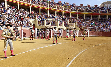 Paseíllo en la Plaza de Toros de Cuenca. |  Maxitoro