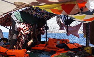 El Open Arms en aguas de Lampedusa |  EFE