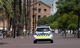 Un coche de Guardia Urbana patrulla en Barcelona |  EFE