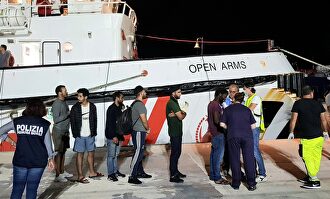 El Open Arms en Lampedusa |  EFE