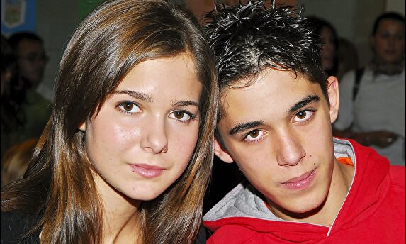 Víctor Elías con su compañera de serie, Natalia Sánchez |  Gtres