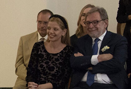 Cebrián y su mujer durante una reciente audiencia papal. |  LD