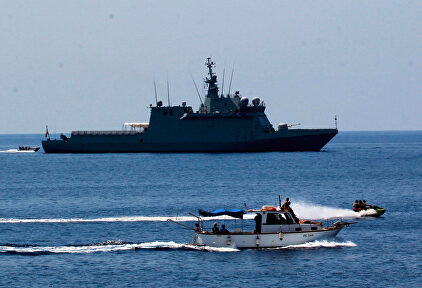 El Audaz, fondeado cerca de Lampedusa. |  EFE