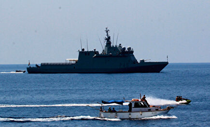 El Audaz, fondeado cerca de Lampedusa. |  EFE