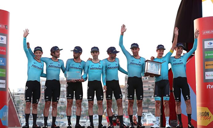 El equipo Astana se lleva la primera crono. |  Cordon Press