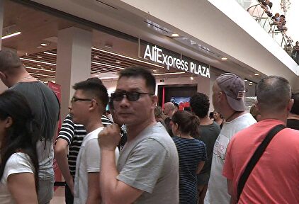 Una imagen de la cola de ayer domingo |  EFE