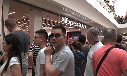 Una imagen de la cola de ayer domingo |  EFE