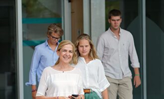 La infanta y sus hijos |  Cordon Press