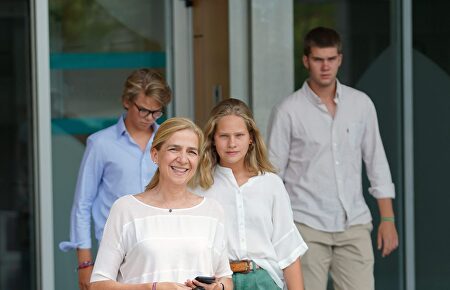 La infanta y sus hijos |  Cordon Press