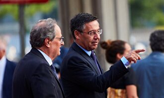 El inhabilitado presidente de la Generalidad, Quim Torra, junto a Josep María Bartomeu. | EFE/Archivo