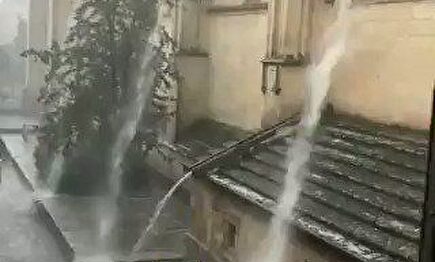 Así desaguan las gárgolas de la Catedral de Segovia cuando cae una tormenta