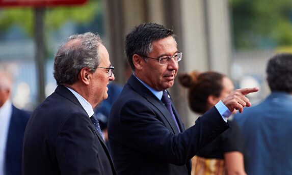 El inhabilitado presidente de la Generalidad, Quim Torra, junto a Josep María Bartomeu. | EFE/Archivo