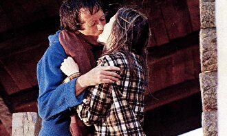Peter Fonda y Cornelia Sharpe en Los Cazadores |  Cordon Press