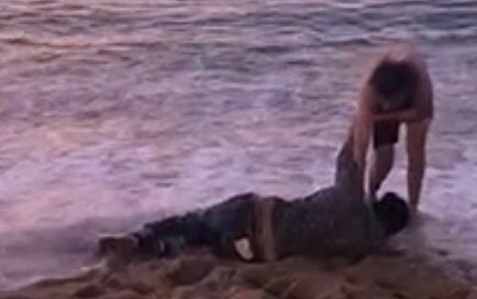 Sigue la violencia en Barcelona: brutal pelea en la playa por un intento de robo