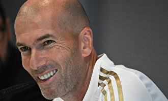 Zinedine Zidane da esperanzas a la afición merengue. |  EFE