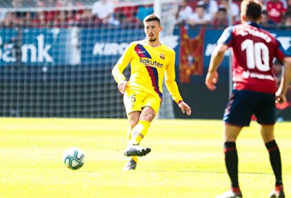 Lenglet realiza un pase en defensa durante el partido de esta tarde |  FC Barcelona